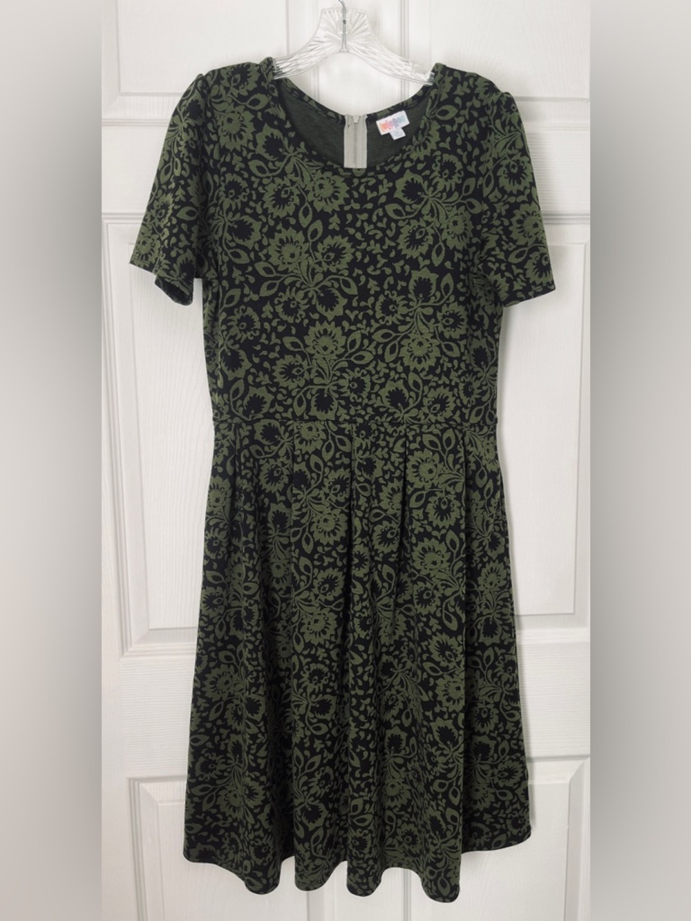 LuLaRoe XL Black/Green Floral Fit & Flare Round Neck Knee Dress Zip
Stretch